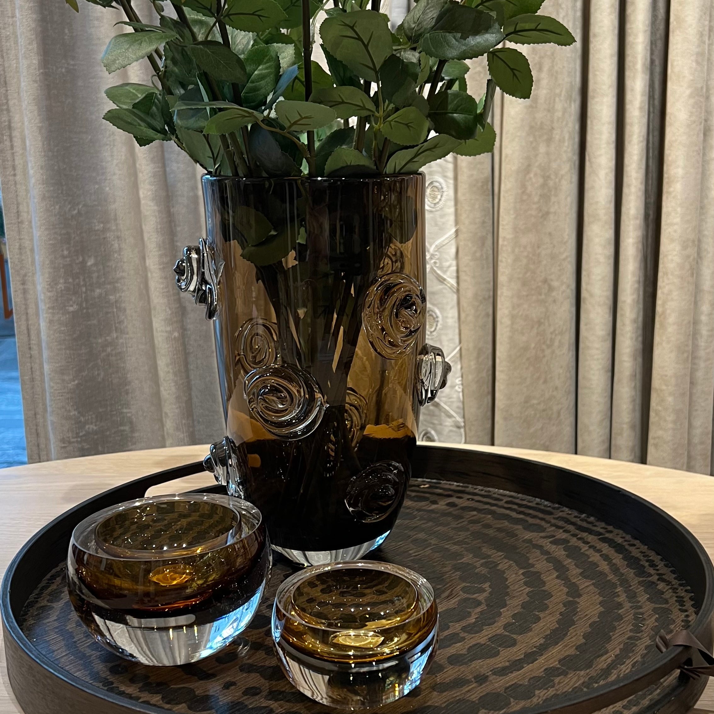 Brun Vase med Glassroser
